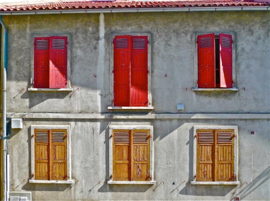 Six windows in Arles